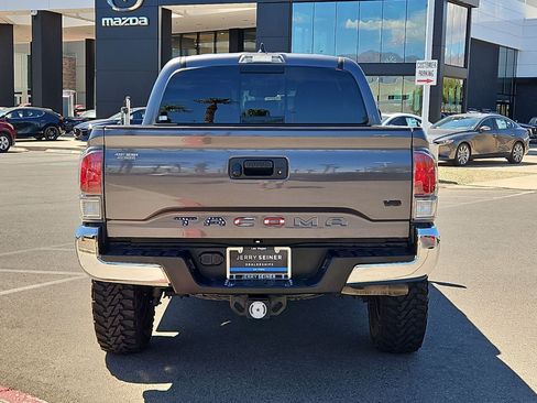 Used 2022 Toyota Tacoma TRD Off-Road AWD/4WD image 4