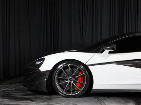 Used 2019 McLaren 570S Spider image 3