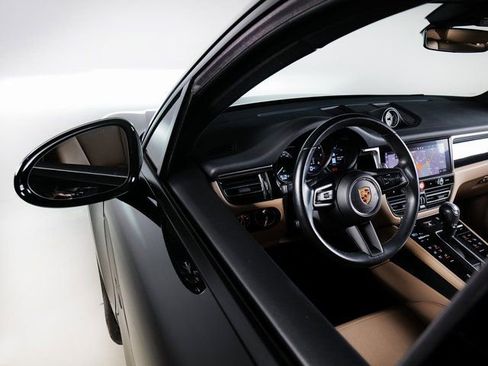 Certified 2023 Porsche Macan image 27