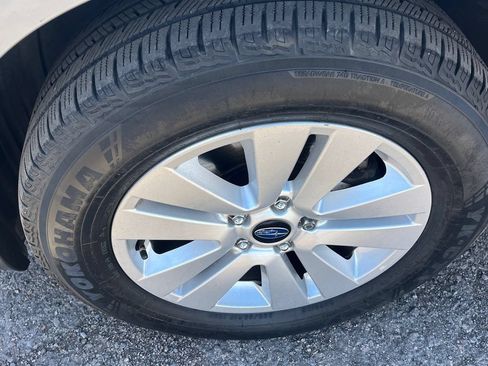 Used 2017 Subaru Outback 2.5i Premium AWD/4WD image 23
