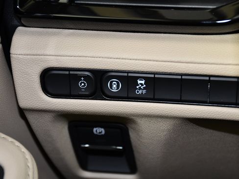Certified 2025 Acura MDX SH-AWD image 35