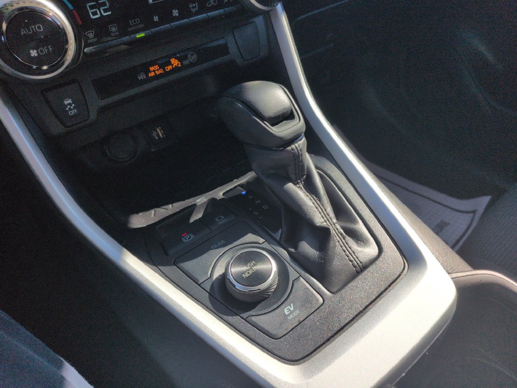 Certified 2025 Toyota RAV4 LE AWD/4WD image 24