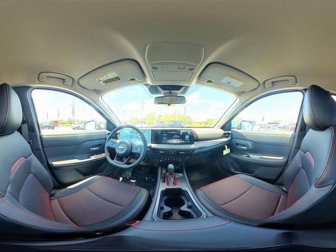 New 2025 Nissan Kicks SR image 15