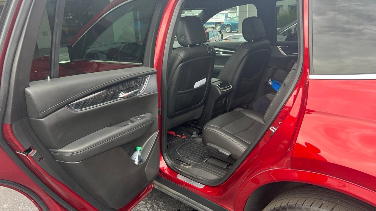 Used 2023 Cadillac XT6 Premium Luxury AWD/4WD image 13
