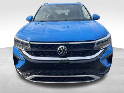 Used 2022 Volkswagen Taos SE w/ Panoramic Sunroof Package FWD image 19