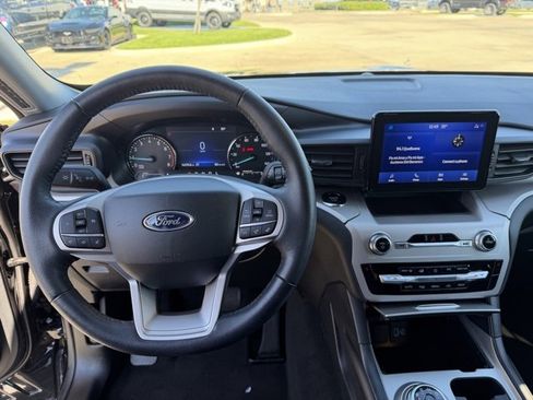 Used 2024 Ford Explorer XLT image 12