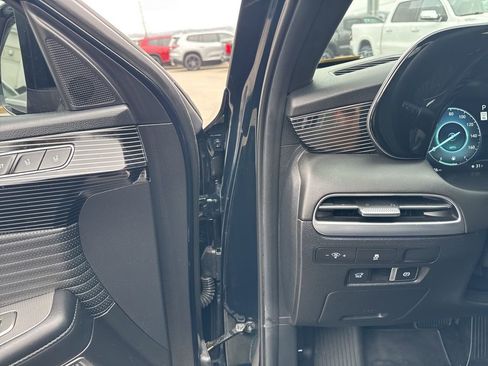 Used 2024 Hyundai Palisade Calligraphy image 11