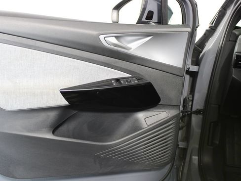 Used 2023 Volkswagen ID.4 Pro RWD image 7