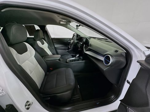 Used 2025 Chevrolet Trax LS image 32