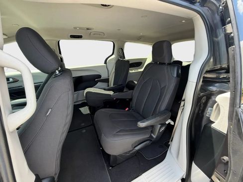 Used 2017 Chrysler Pacifica Touring FWD image 20