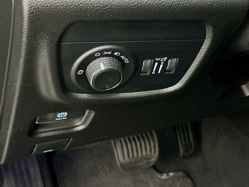 Used 2023 Jeep Grand Cherokee Altitude AWD/4WD image 17