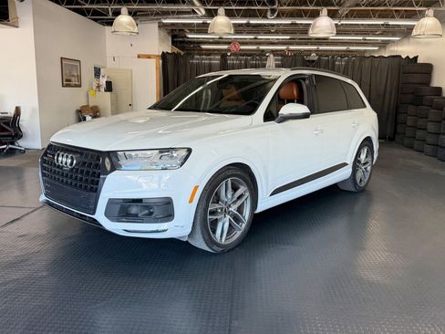 Used 2017 Audi Q7 3.0T Prestige AWD/4WD image 4