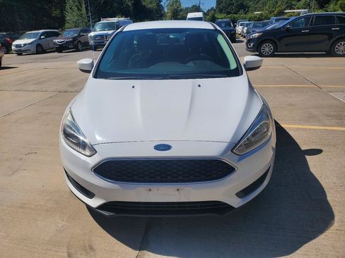 Used 2018 Ford Focus SE FWD image 2