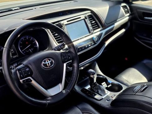 Used 2019 Toyota Highlander Limited Platinum AWD/4WD image 11