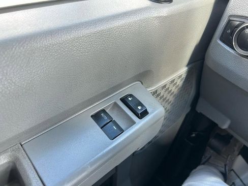 Used 2022 Ford E-350 and Econoline 350 Super Duty image 17