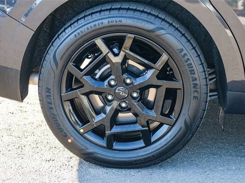 New 2025 Kia Carnival SX Prestige image 11