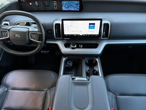 Certified 2025 Ford Expedition Active AWD/4WD image 15