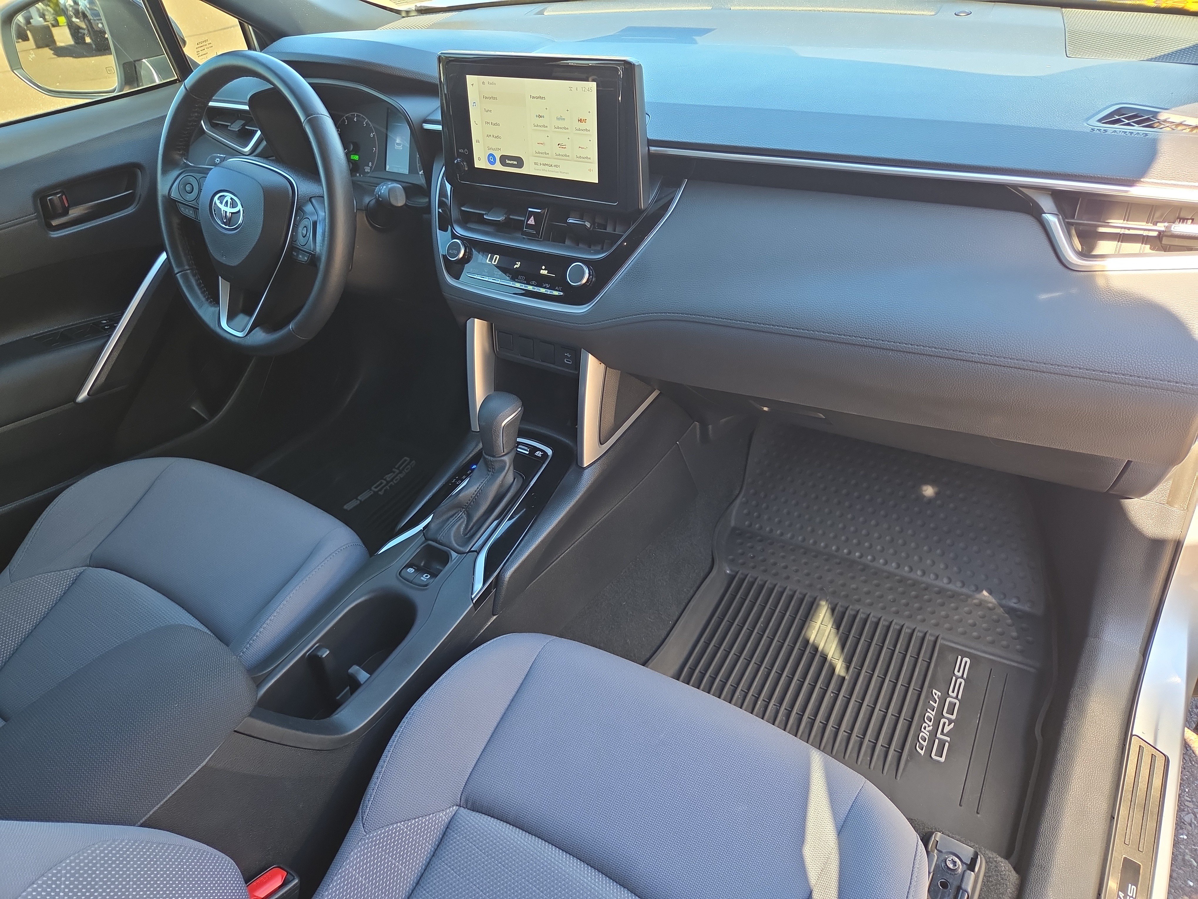 Certified 2023 Toyota Corolla Cross AWD Hybrid w/ Moonroof Package image 18