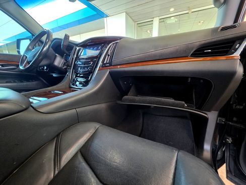 Used 2019 Cadillac Escalade Luxury AWD/4WD image 79