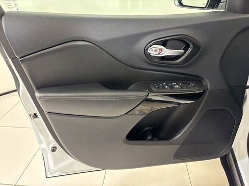 Used 2023 Jeep Cherokee Altitude Lux image 15