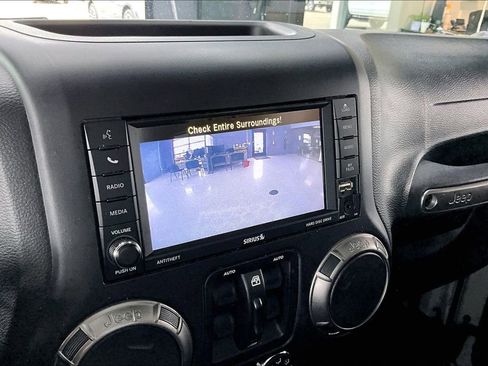 Used 2018 Jeep Wrangler Unlimited Sahara AWD/4WD image 14