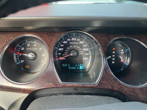 Used 2012 Ford Taurus SEL FWD image 4