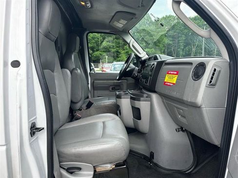 Used 2018 Ford E-350 and Econoline 350 Super Duty image 6