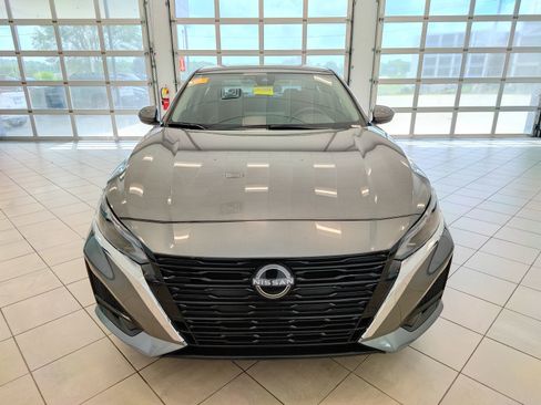 Used 2025 Nissan Altima 2.5 SV w/ SV Premium Package FWD image 8