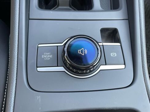 New 2026 Volkswagen Tiguan SE FWD image 14