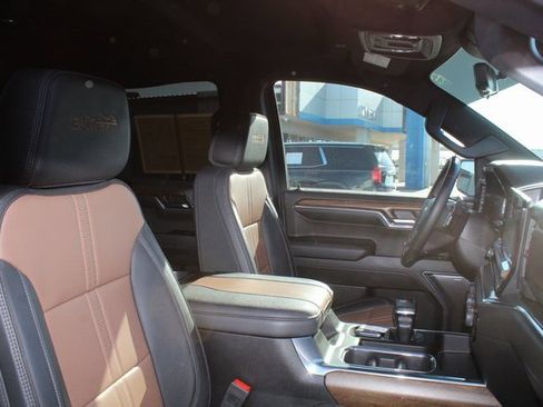 Used 2024 Chevrolet Silverado 1500 High Country w/ Technology Package image 18