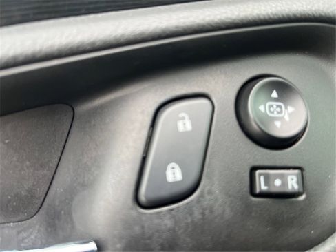 Used 2017 Buick Regal Sport Touring image 42