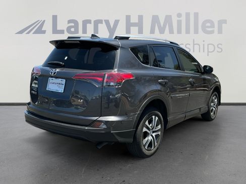 Used 2018 Toyota RAV4 LE w/ Carpet Mat Package FWD image 5