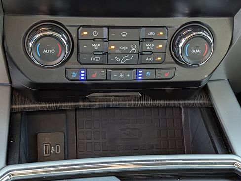 Used 2020 Ford F250 Lariat w/ Lariat Ultimate Package AWD/4WD image 16