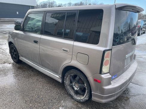 Used 2004 Scion xB Base 4dr Wagon image 5