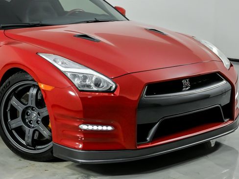 Used 2015 Nissan GT-R Black Edition image 3