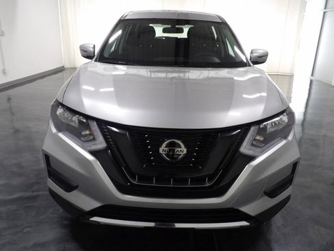 Used 2017 Nissan Rogue S image 2