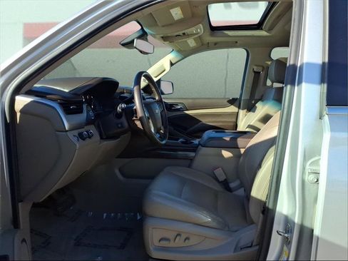 Used 2019 Chevrolet Suburban LT image 19