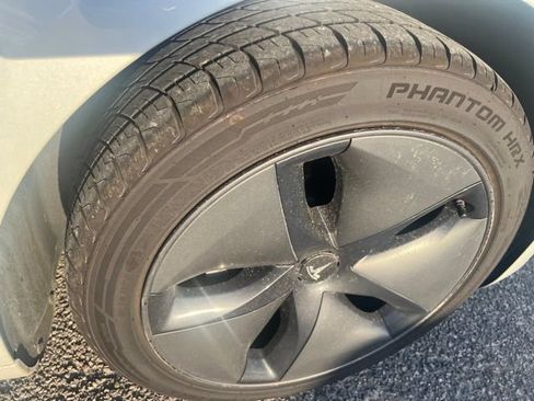Used 2020 Tesla Model 3 Standard Range Plus RWD image 9