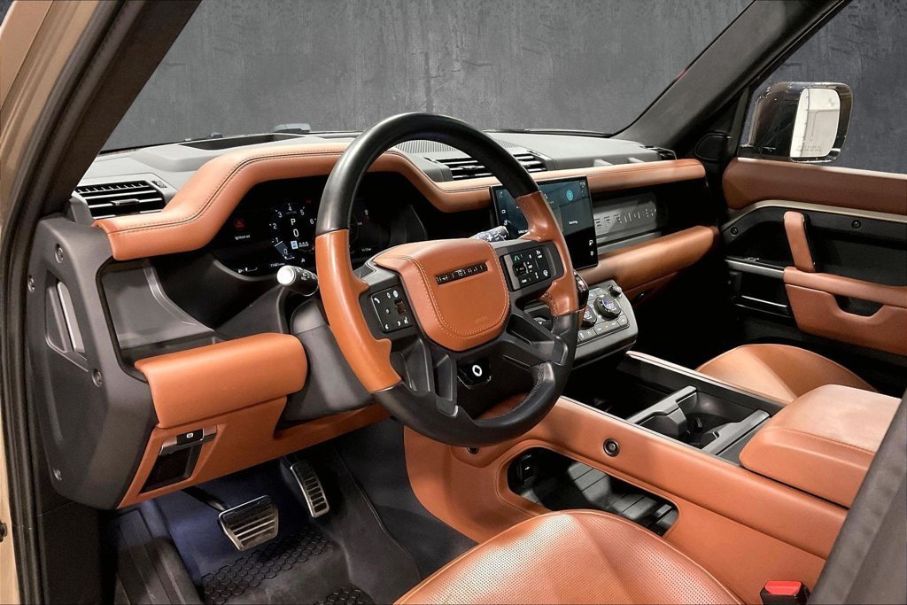 Used 2025 Land Rover Defender 110 AWD/4WD image 18