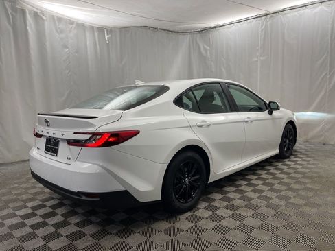 Used 2025 Toyota Camry LE image 3