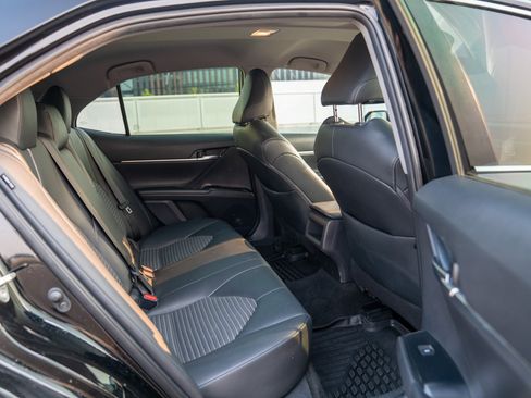 Used 2019 Toyota Camry SE FWD image 22