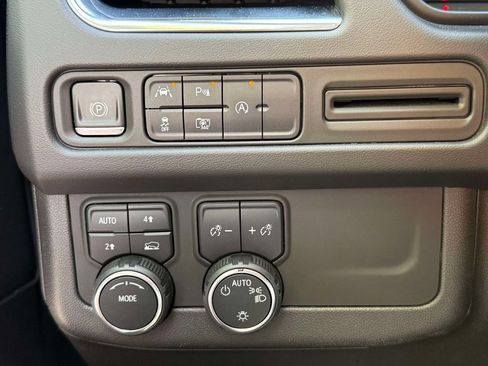 Used 2023 Chevrolet Tahoe LT w/ Luxury Package AWD/4WD image 30