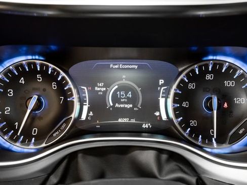 Used 2025 Chrysler Pacifica Limited FWD image 14