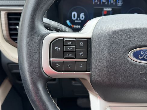 Used 2023 Ford Expedition Limited RWD image 16