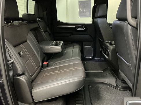 Used 2022 Chevrolet Silverado 1500 High Country AWD/4WD image 34