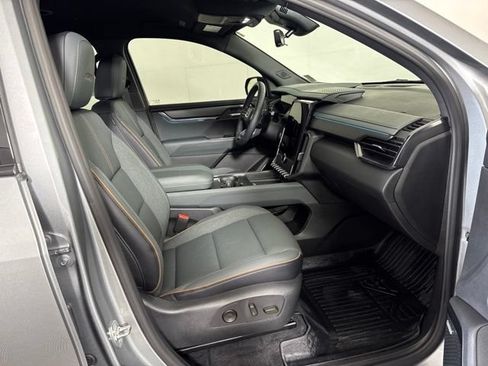 Used 2026 GMC Acadia AT4 w/ Luxury Package AWD/4WD image 4