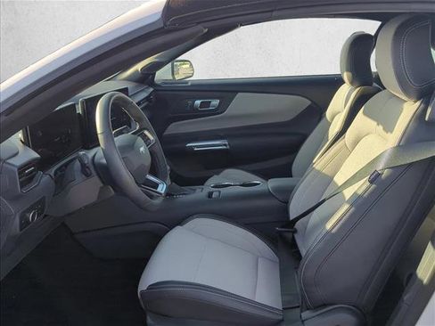 Used 2024 Ford Mustang Convertible image 11