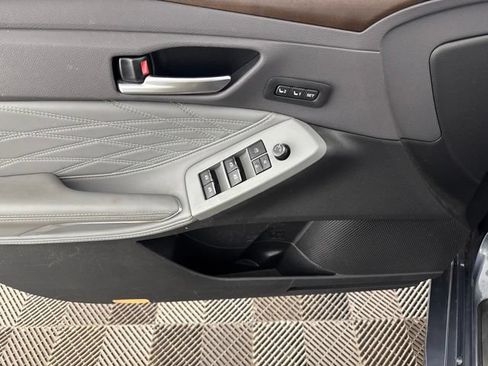 Used 2019 Toyota Avalon Limited w/ Advanced Safety Package FWD image 18
