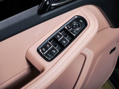 Certified 2025 Porsche Macan image 26