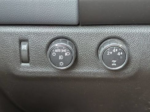 Used 2015 Chevrolet Colorado Z71 AWD/4WD image 21